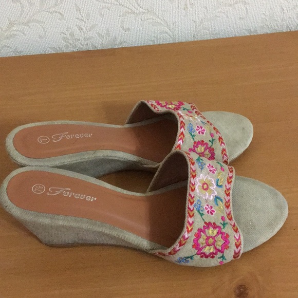 Slippers - Picture 3 of 4